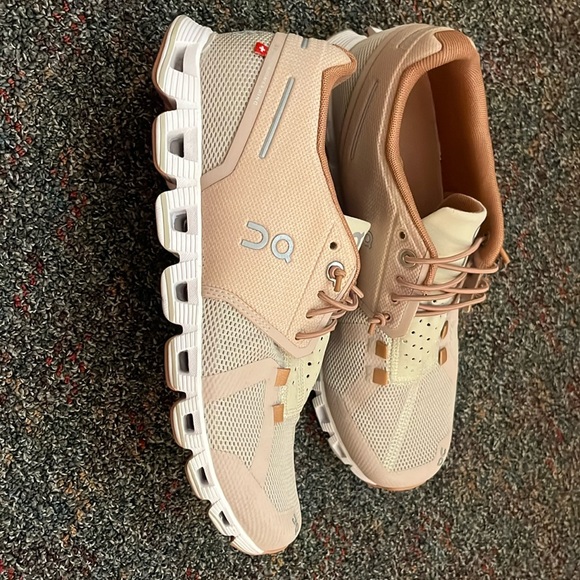 On clouds, Cloud 5, size 7 - Picture 1 of 5